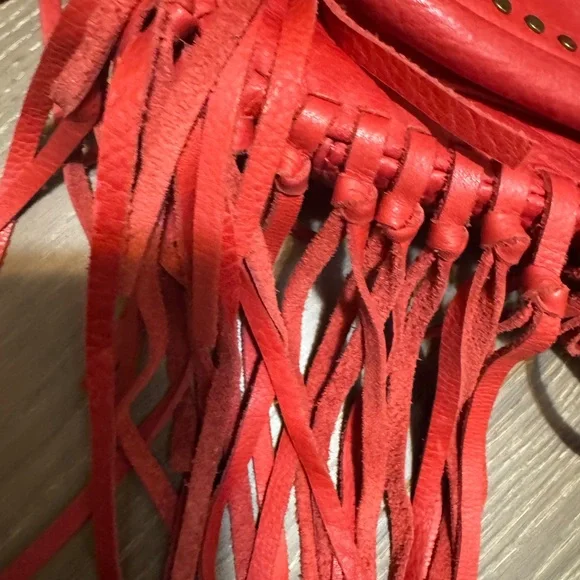 Joelle Hawkens Red Fringe Leather Shoulder Bag - Picture 3 of 8